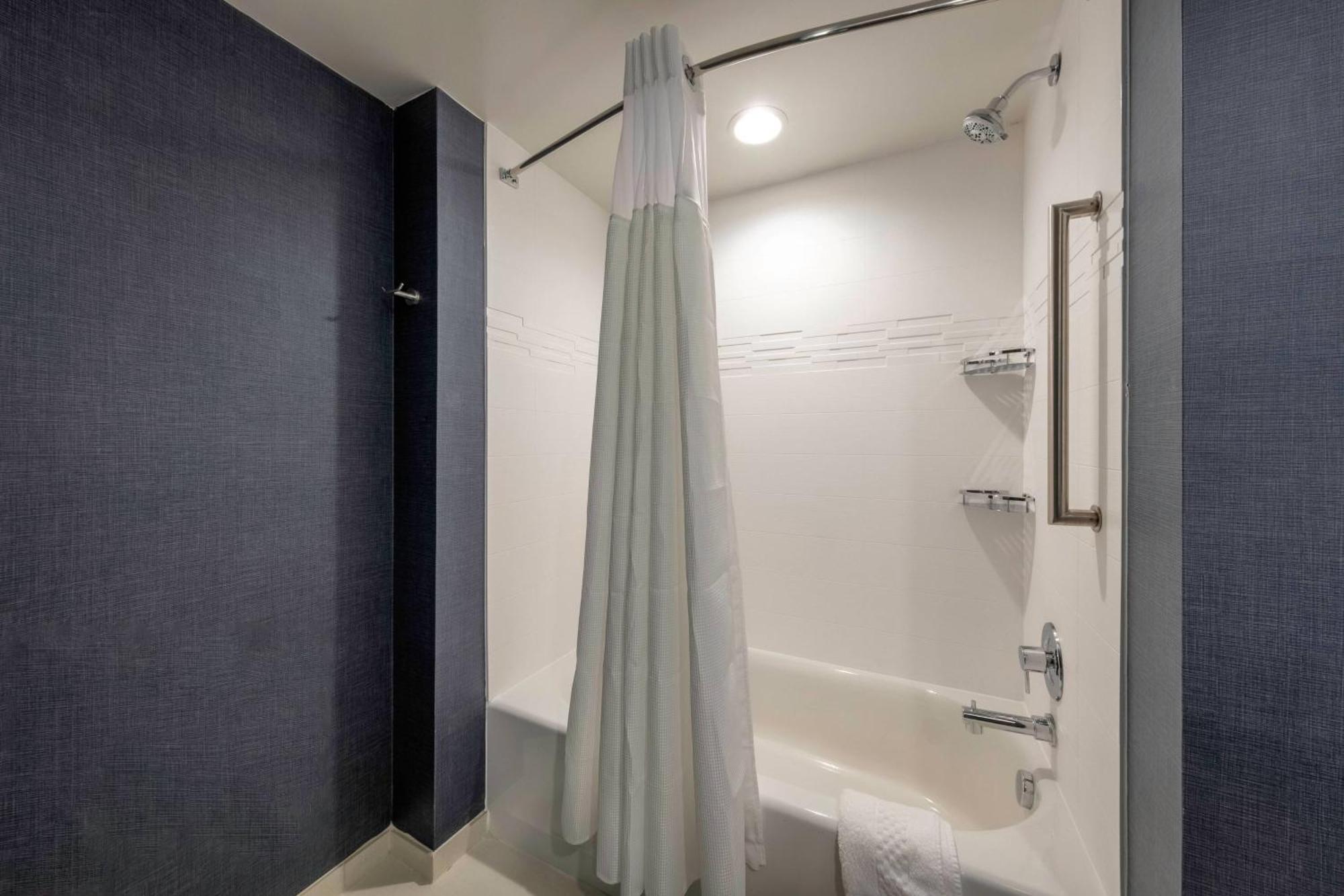 Residence Inn By Marriott Richmond At The Notch Шорт Пъмп Екстериор снимка